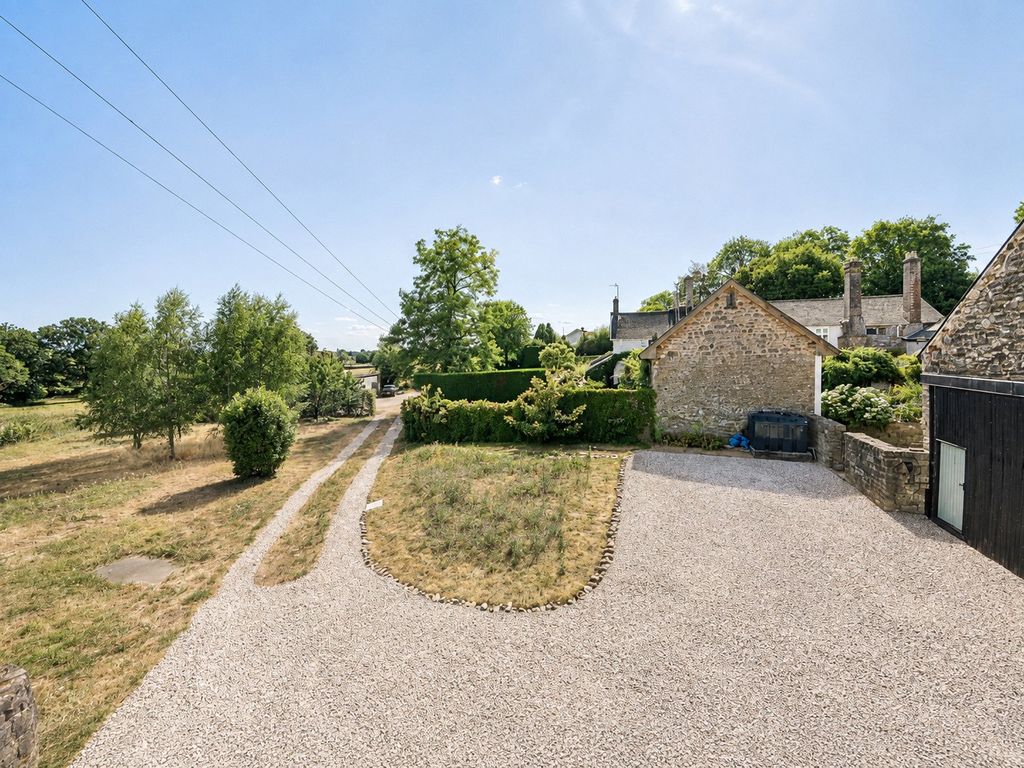 Property photo 2 of 47 Picture No. 61