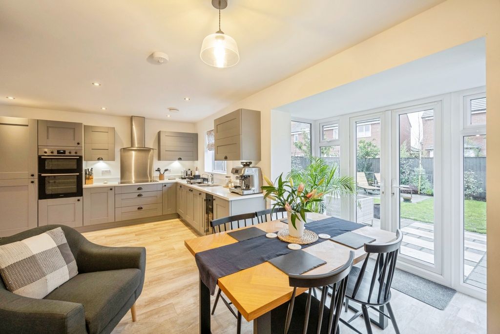 Property photo 2 of 21 Kitchen