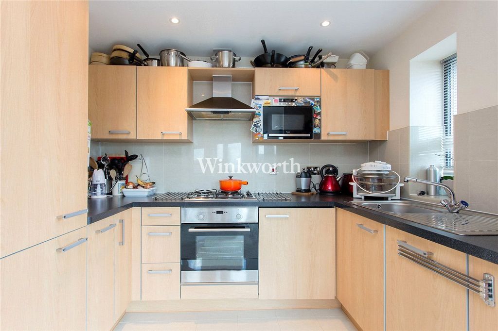 Property photo 3 of 7 Kitchen