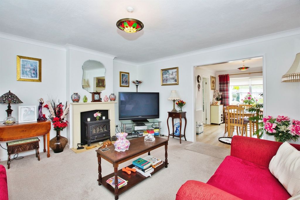 Property photo 2 of 17