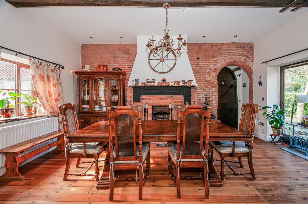Property photo 3 of 26 Hall Barn Cottage19.Jpg