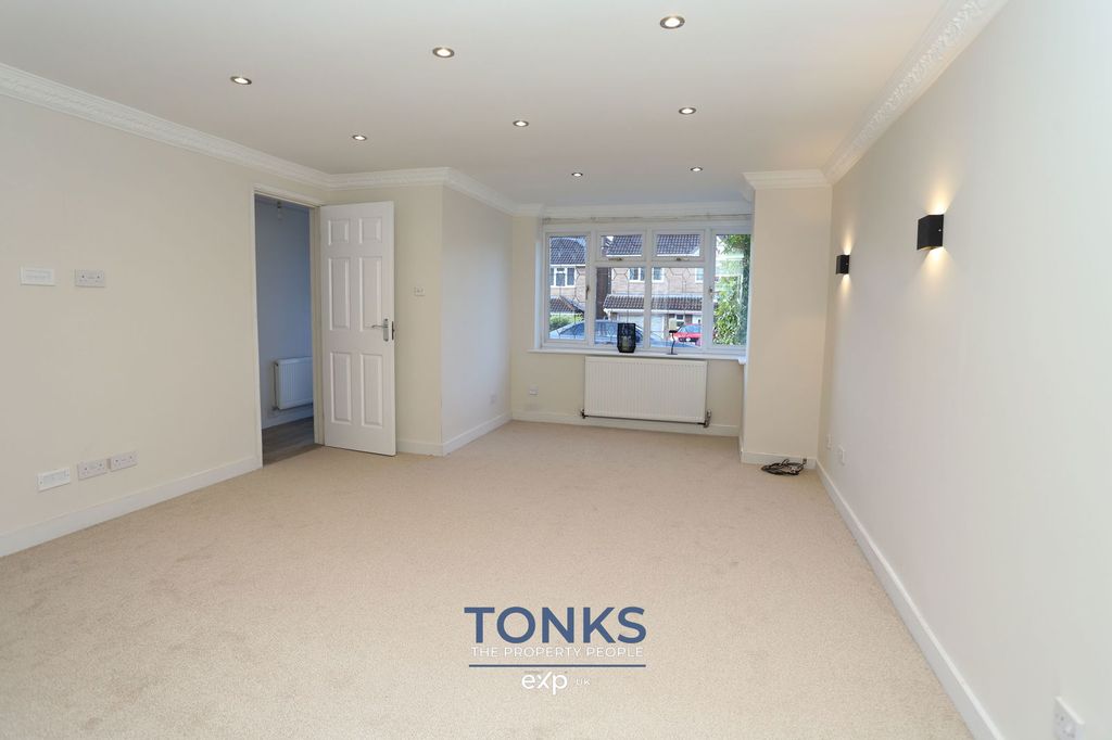 Property photo 3 of 27