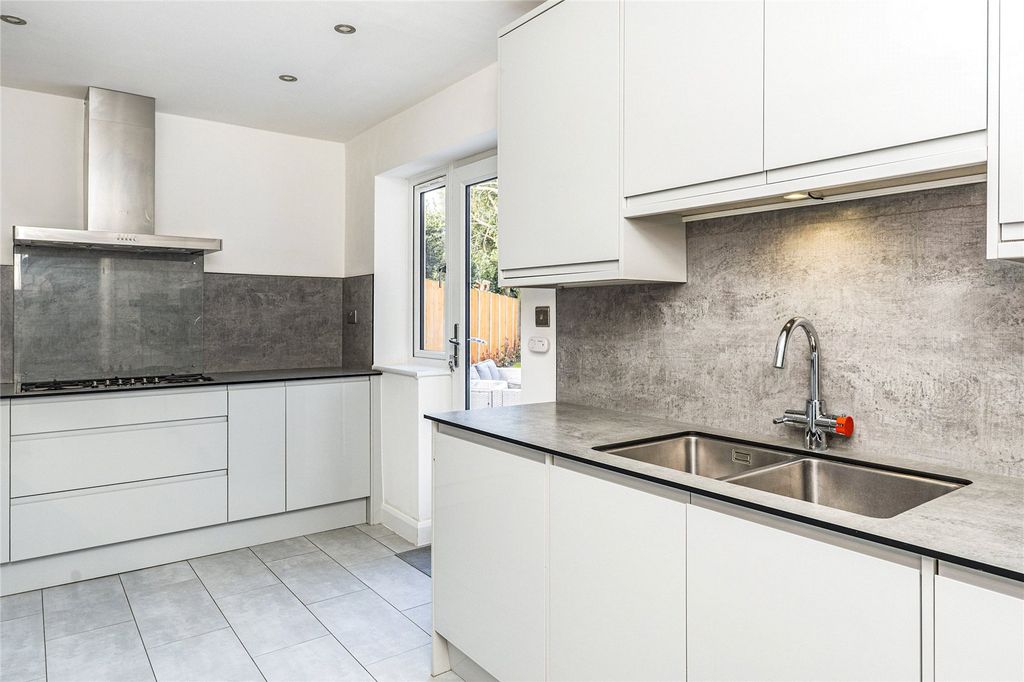 Property photo 3 of 30 Kitchen