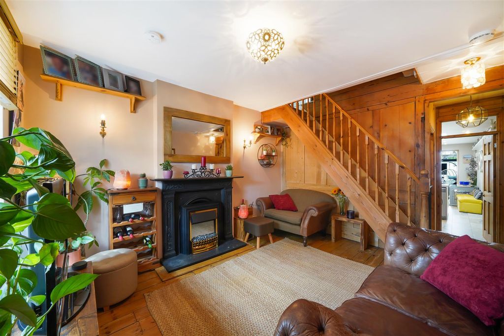 Property photo 2 of 9 922 Harrow Road - R6Pkaavdck0Ugr3Xjdqx.Jpg