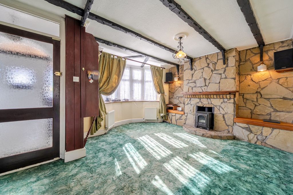 Property photo 3 of 11