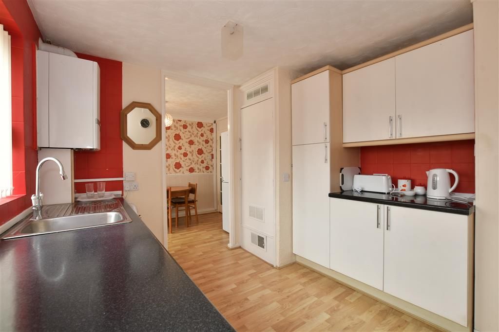 Property photo 2 of 8 Kitchen
