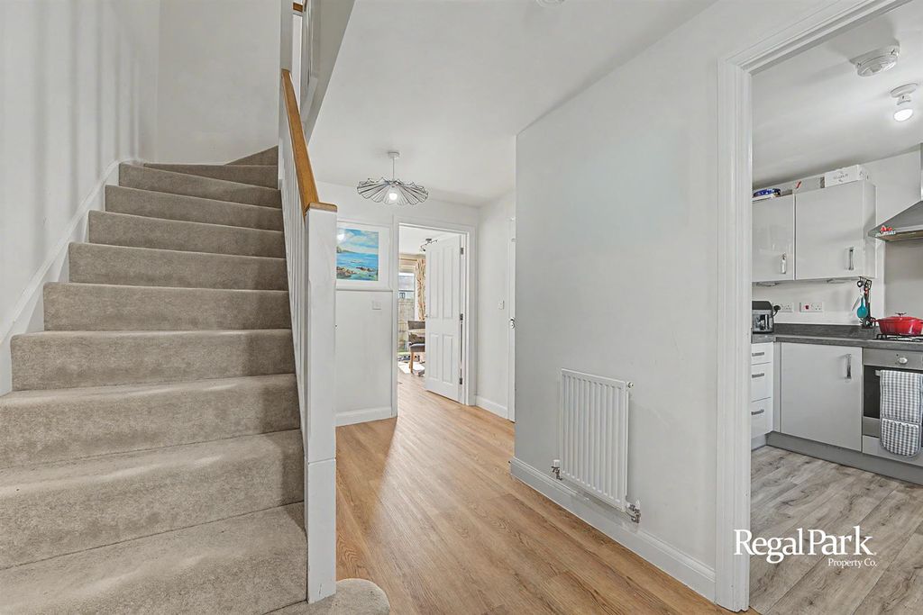 Property photo 3 of 23 Entrance Hall