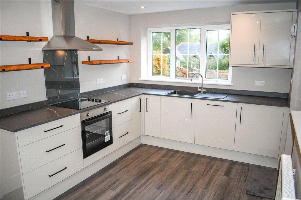 Property photo 2 of 10 Kitchen