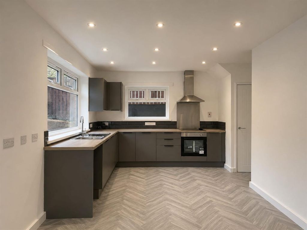 Property photo 3 of 20 933c9532-d333-420A-Aedb-4578E2Fd0951.Jpg