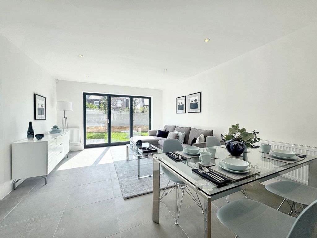 Property photo 2 of 35