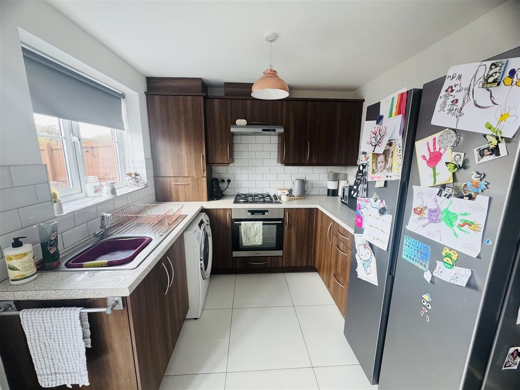 Property photo 2 of 11 Kitchen Diner