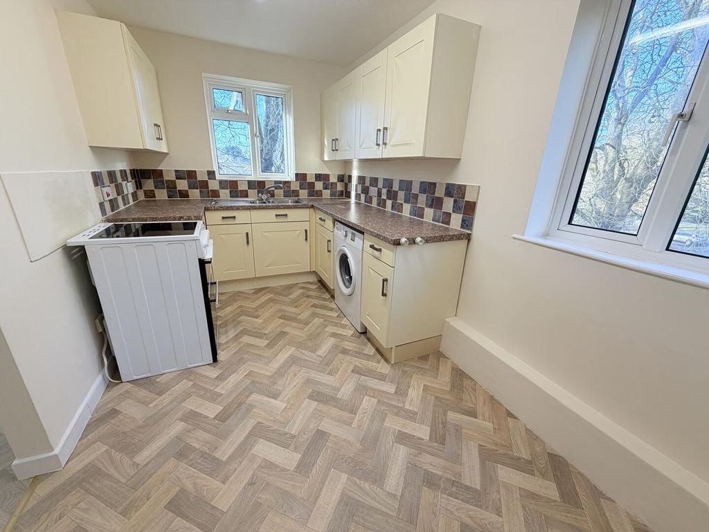 Property photo 3 of 6 Kitchen