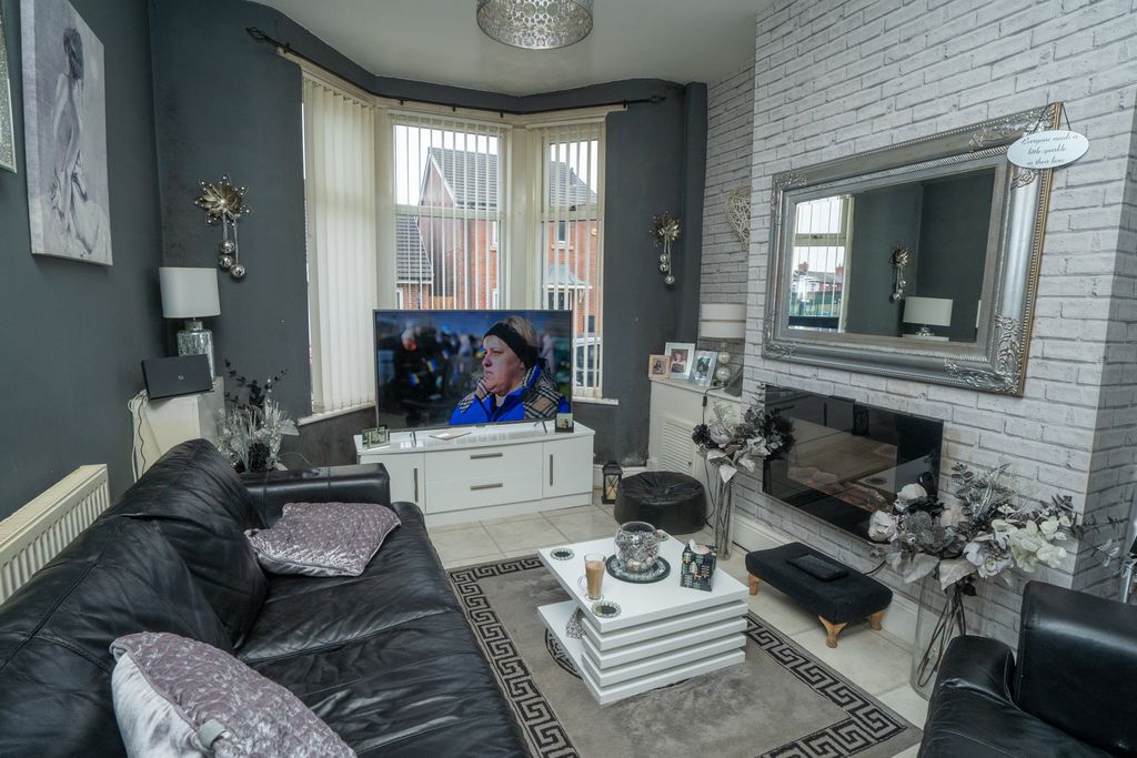 Property photo 2 of 30