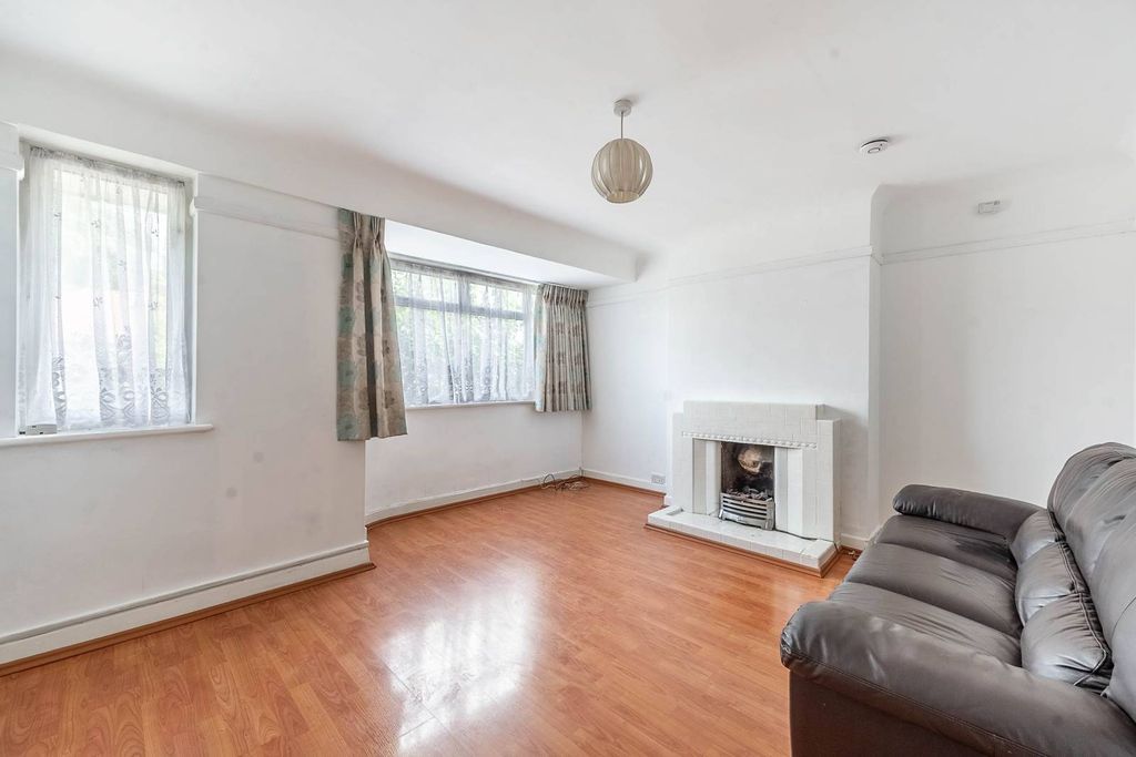 Property photo 2 of 7