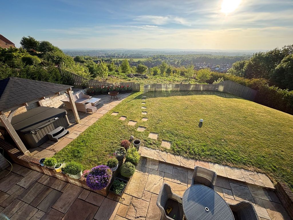 Property photo 2 of 94