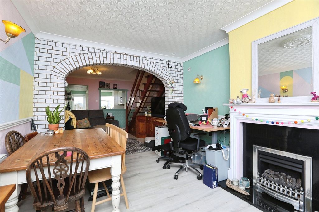 Property photo 3 of 20 Dining Area