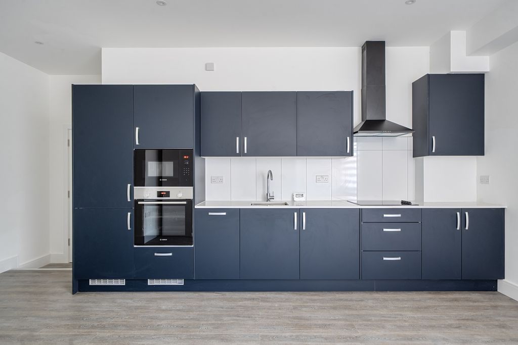 Property photo 1 of 6 1484615-2-6A3E895...
