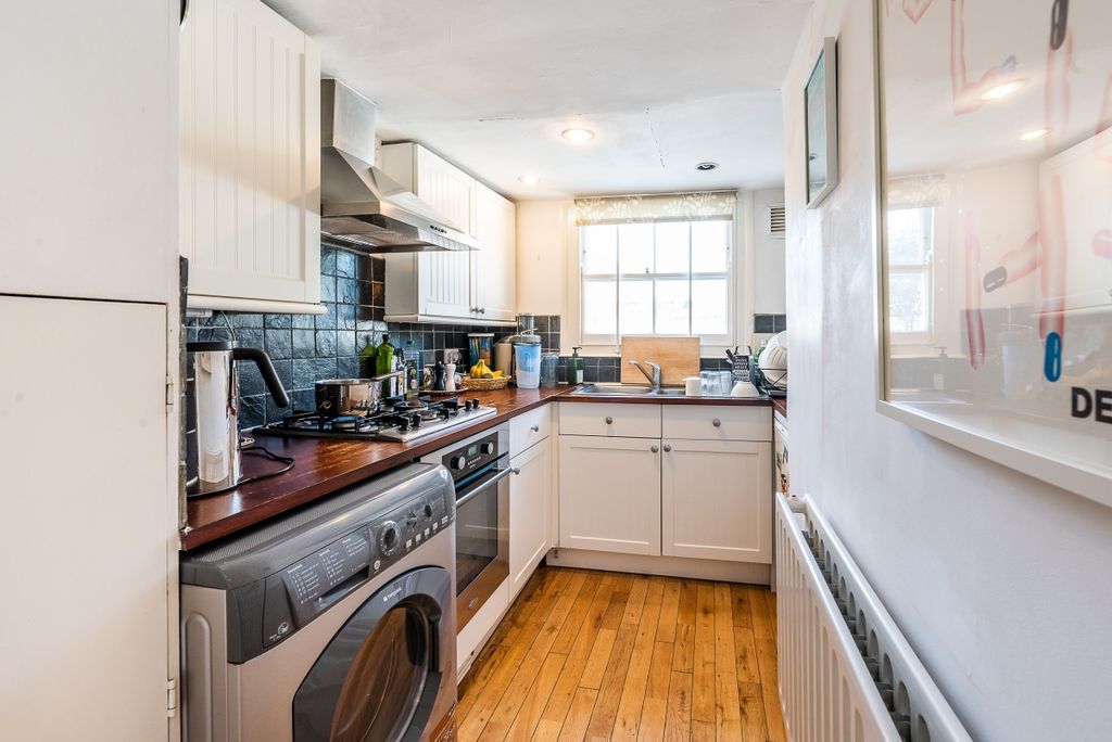 Property photo 3 of 5 Kitchen