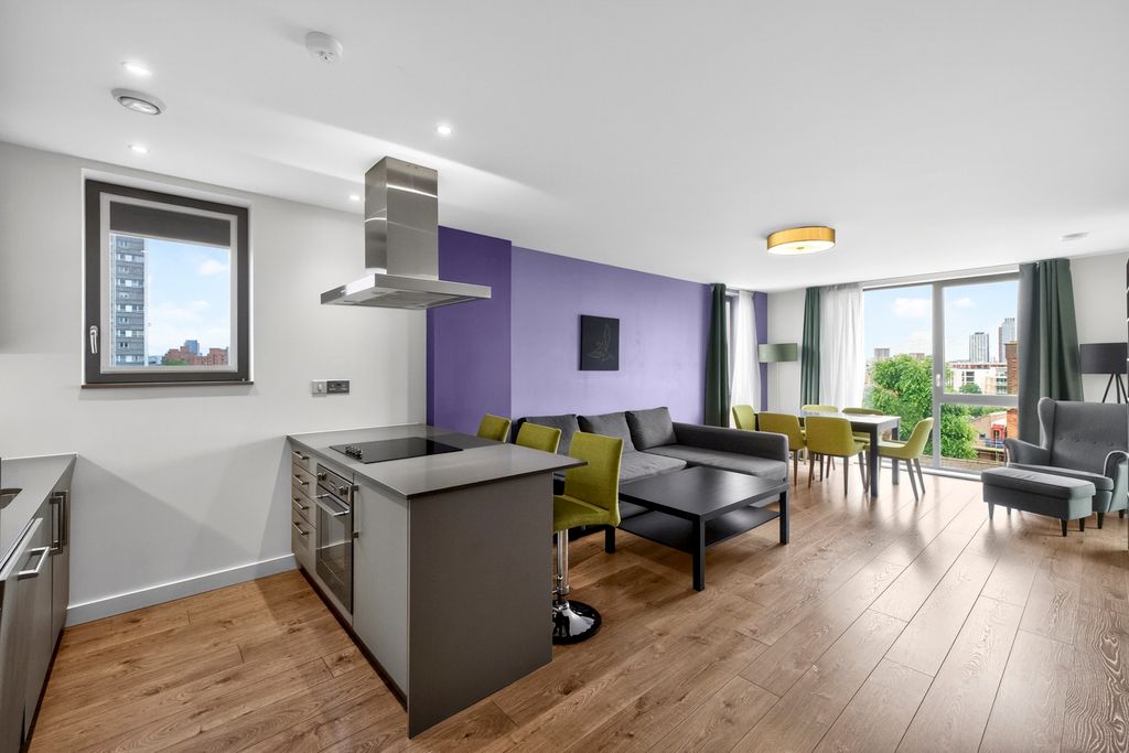 Property photo 1 of 20 Reception/Kitchen