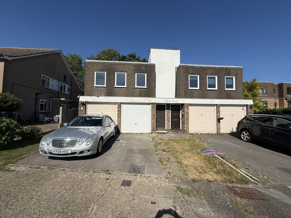 Property photo 1 of 7 3 Bedroom Maisonette For Rent In Stanmore