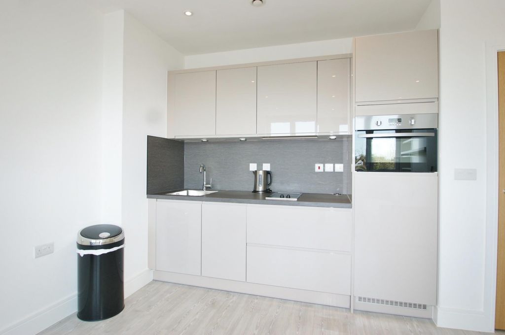 Property photo 3 of 7 Kitchen