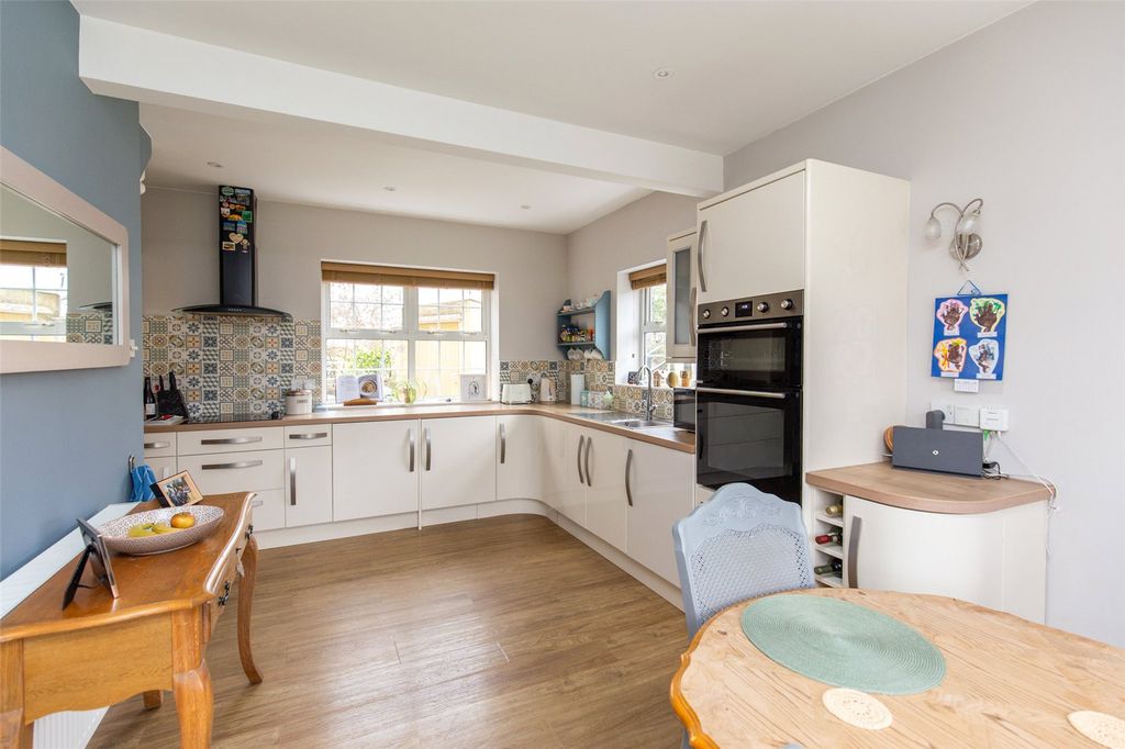 Property photo 1 of 29 Picture No. 10