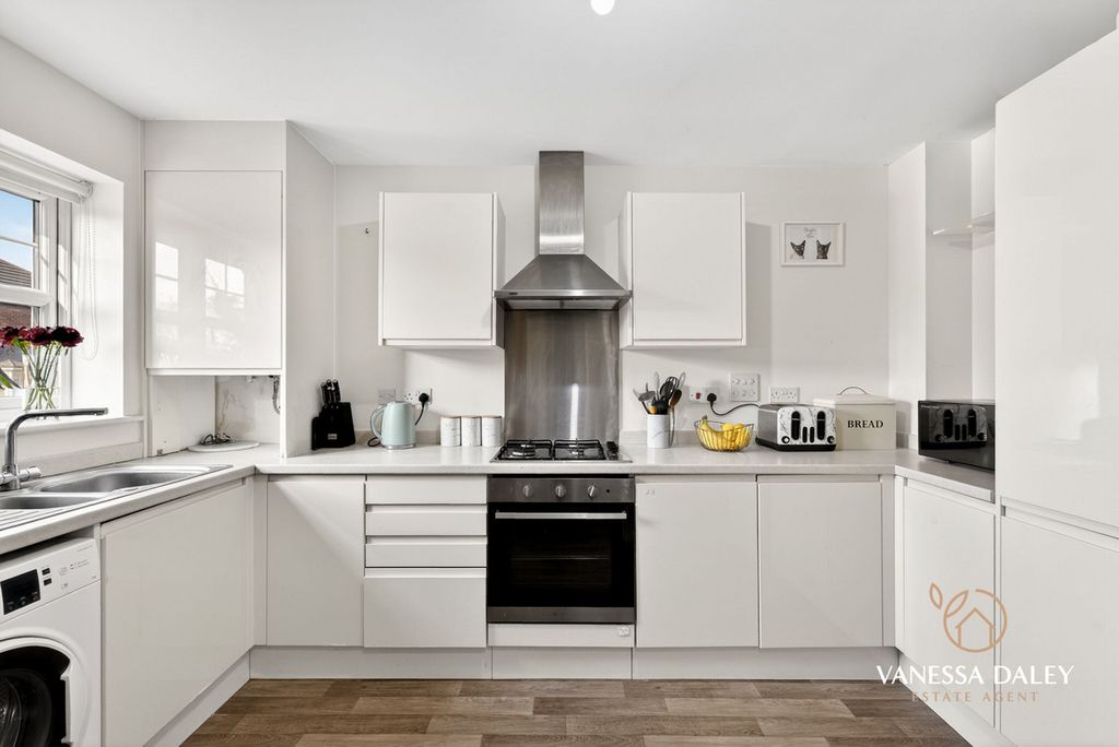 Property photo 2 of 30