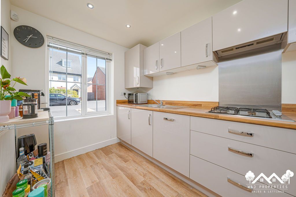 Property photo 2 of 27