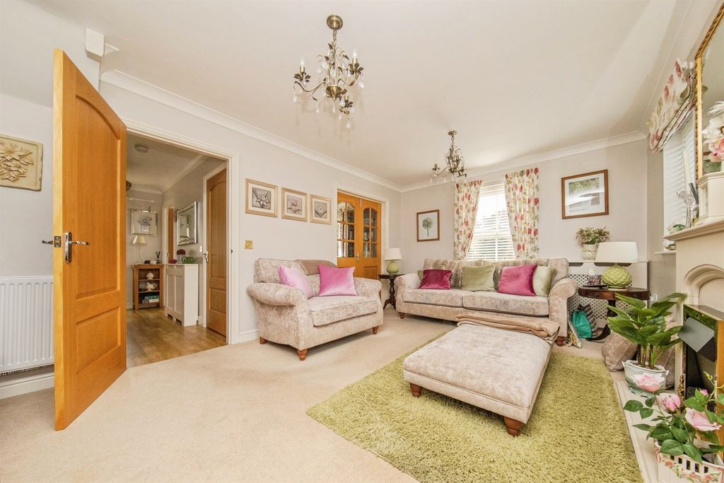 Property photo 2 of 19