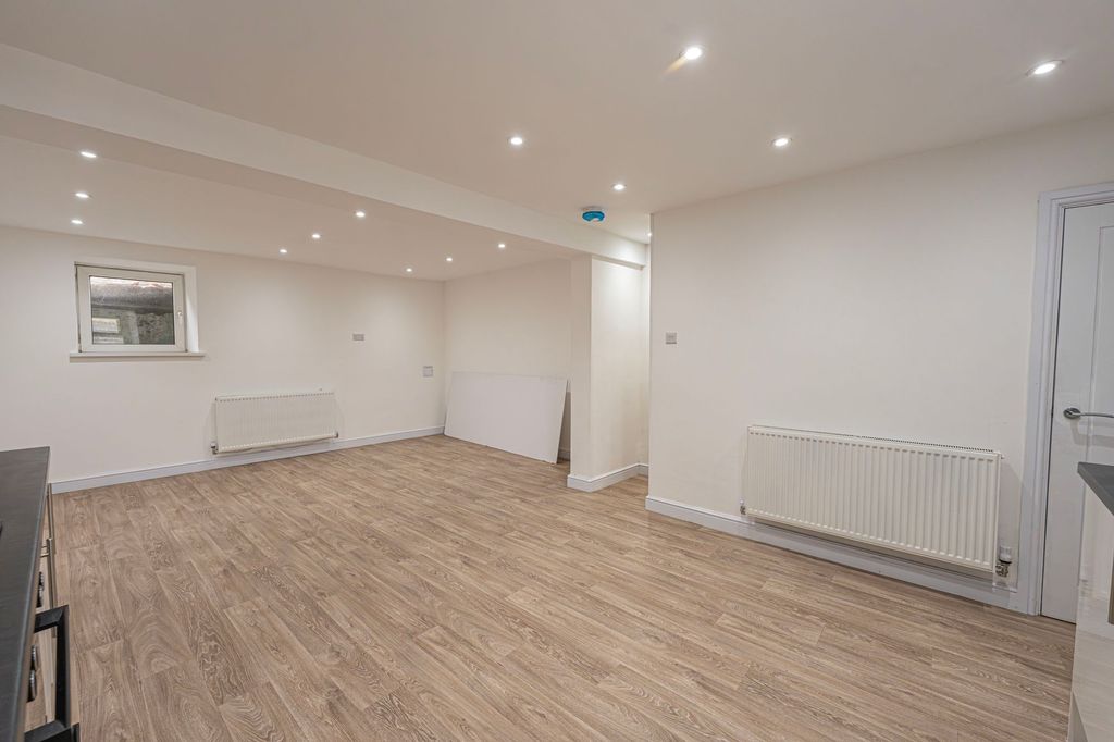 Property photo 3 of 36