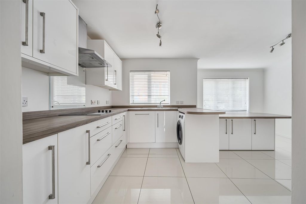 Property photo 3 of 22 Kitchen/Diner