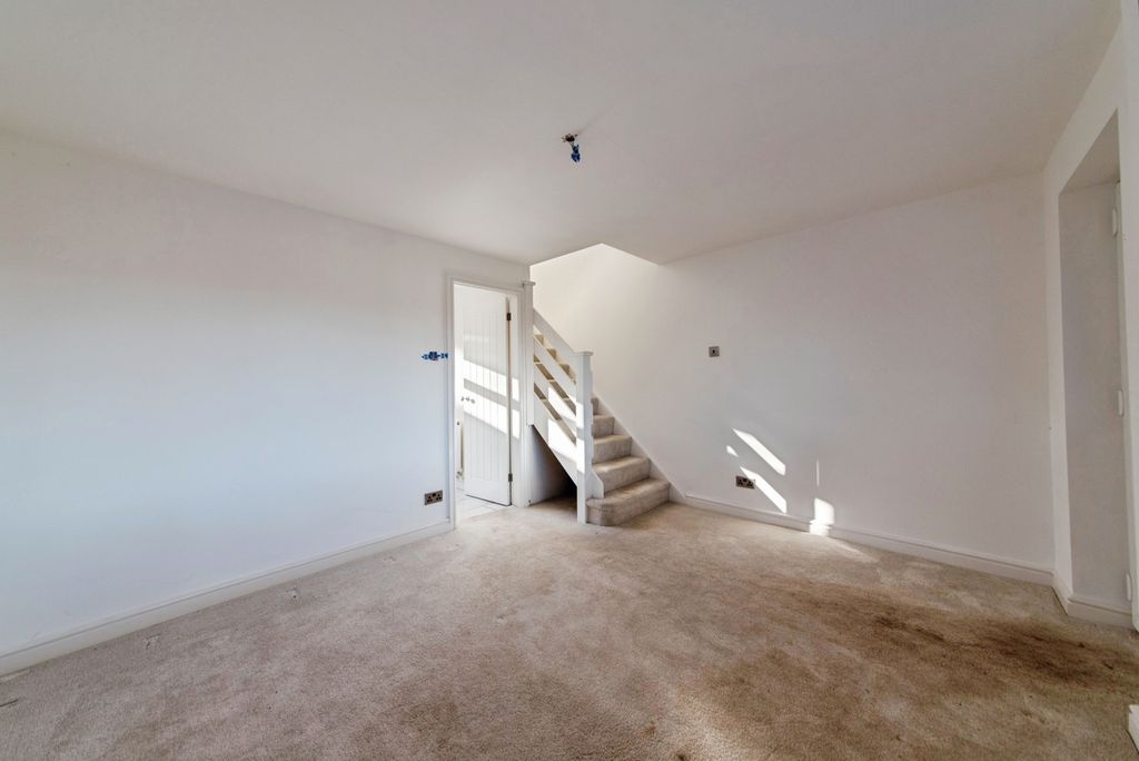 Property photo 3 of 9 Pbox-Img.Jpg