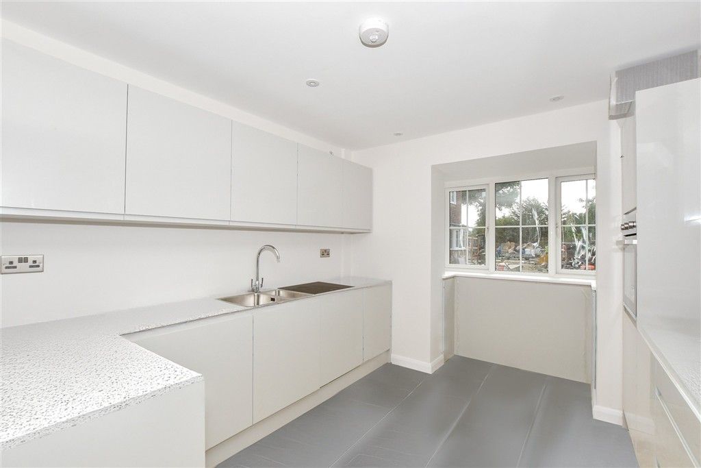 Property photo 1 of 8 Kitchen