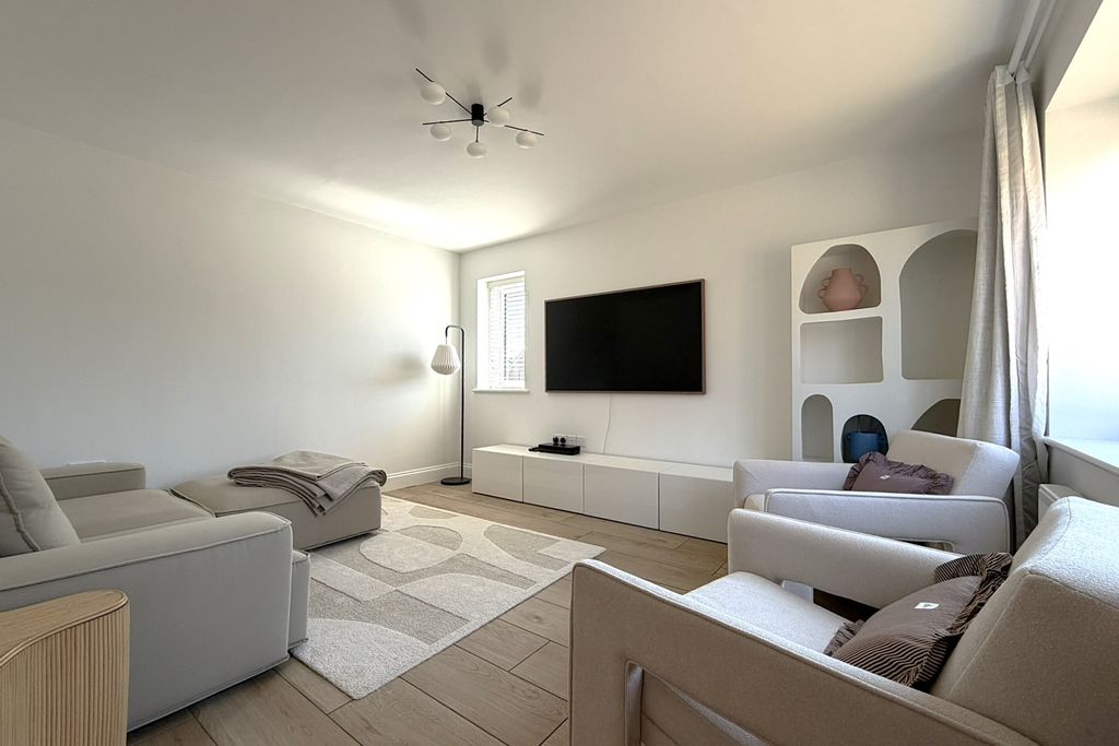 Property photo 2 of 14 A Lounge 2