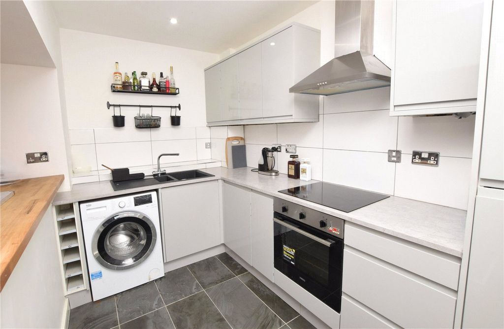Property photo 3 of 8 Picture No. 09