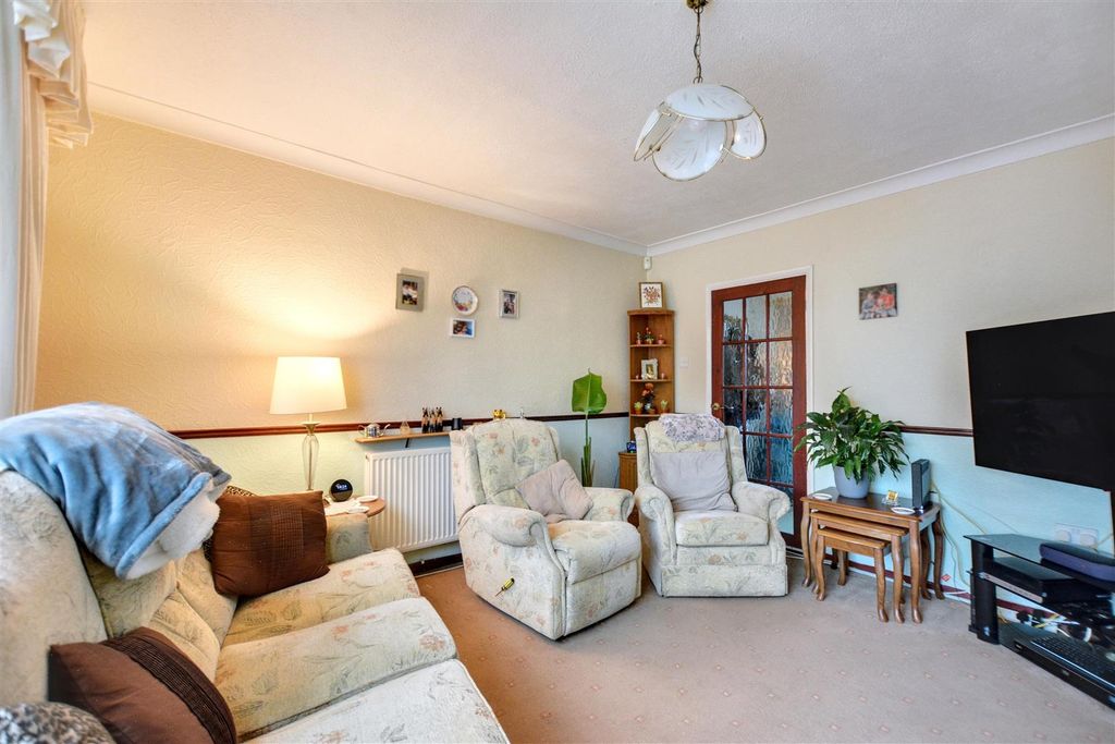 Property photo 2 of 27 Lounge_1.Jpeg