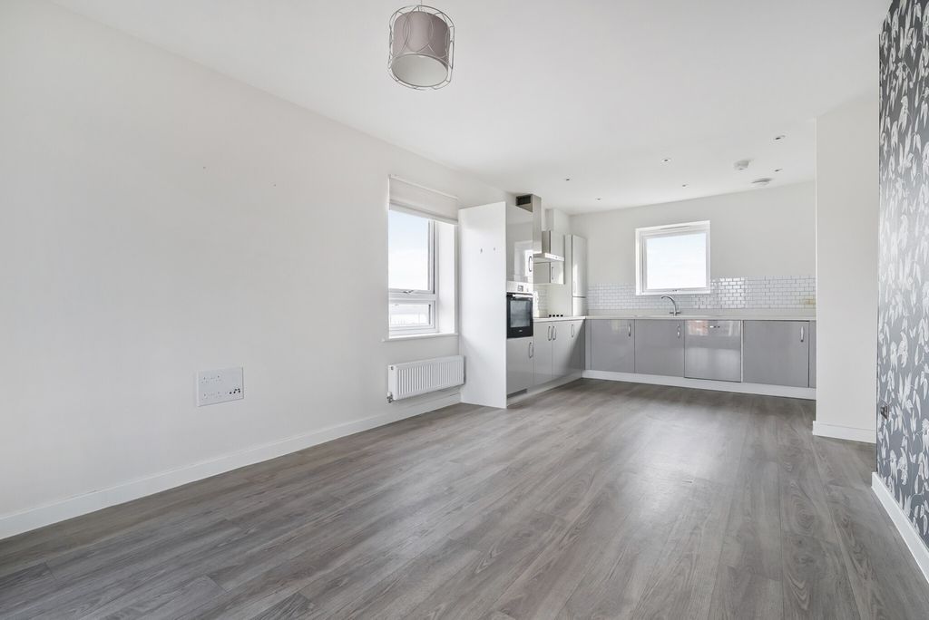 Property photo 3 of 11 1387564-15-6932d9...