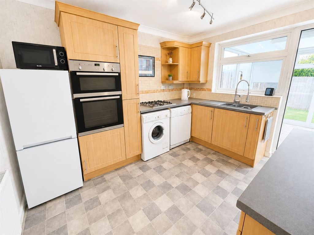Property photo 3 of 20 Kitchen