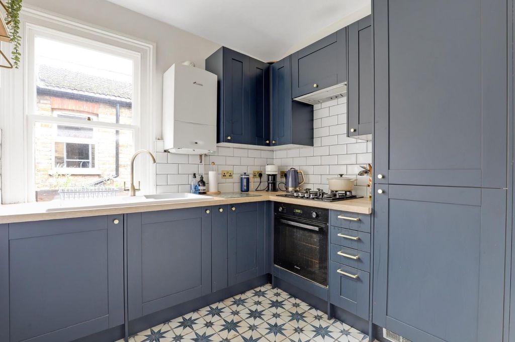 Property photo 3 of 15 07-F6E1Jhpropwpen - 12B Royston Road - 31.Jpg