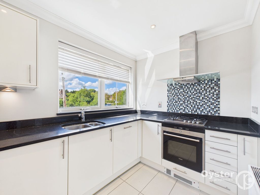 Property photo 3 of 11 Kitchen