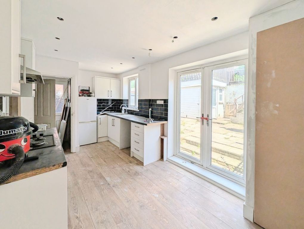 Property photo 3 of 13 Kitchen Pic 2