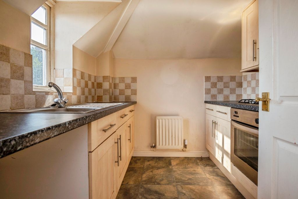 Property photo 2 of 19 Image