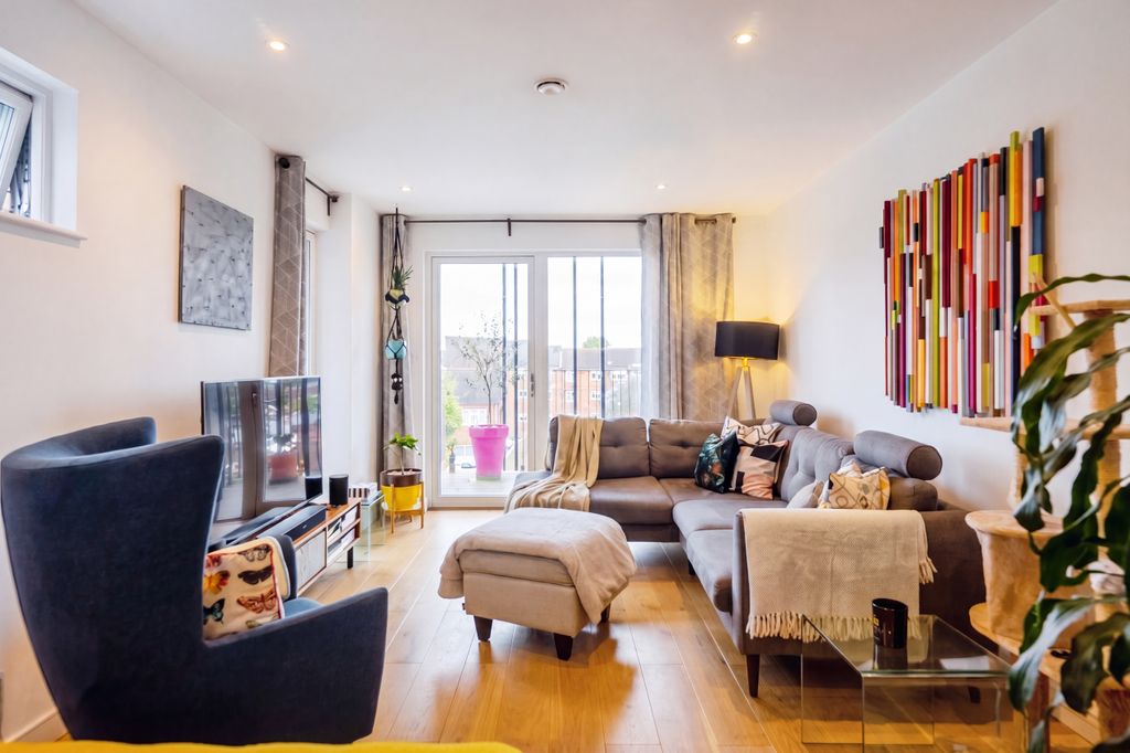 Property photo 1 of 14 1 Sitting Room And Winter Garden Background