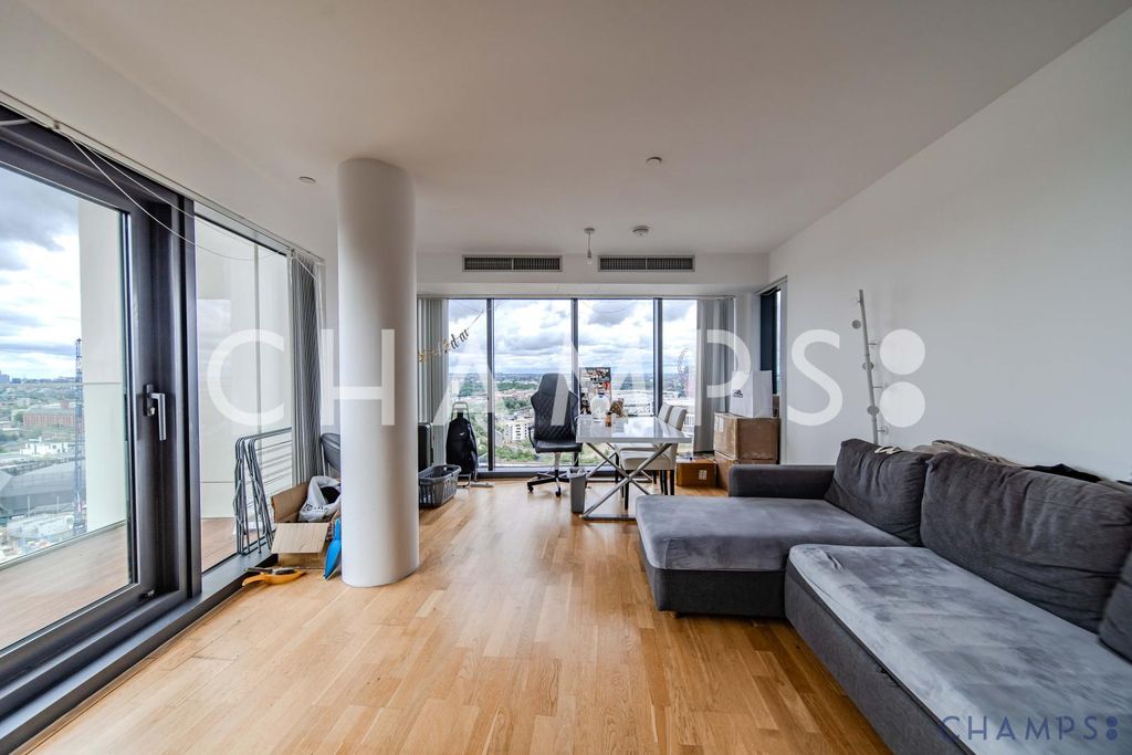 Property photo 1 of 7 2 Bed Flat To Rent High Street, London E15