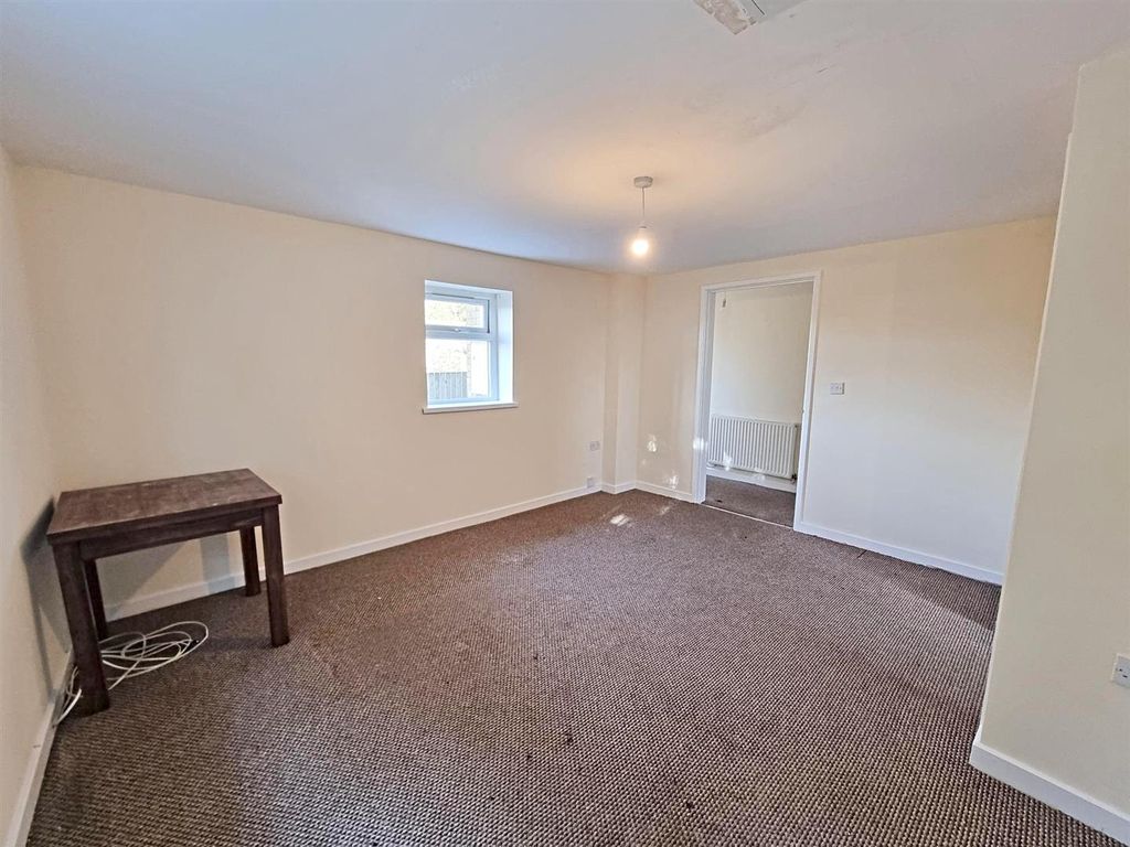 Property photo 3 of 9 Lounge