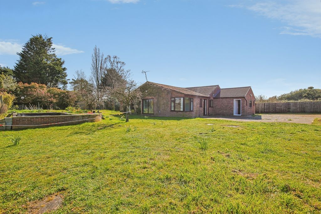 Property photo 2 of 32