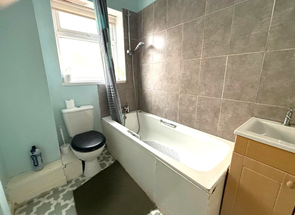 Property photo 3 of 10 Photo 8