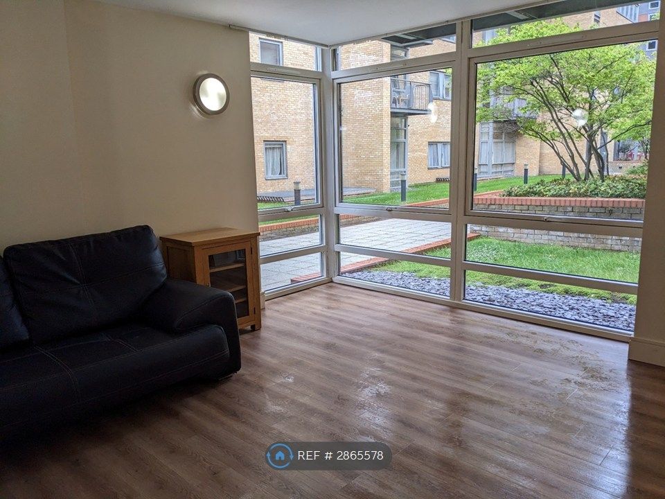 Property photo 3 of 16 Living Room