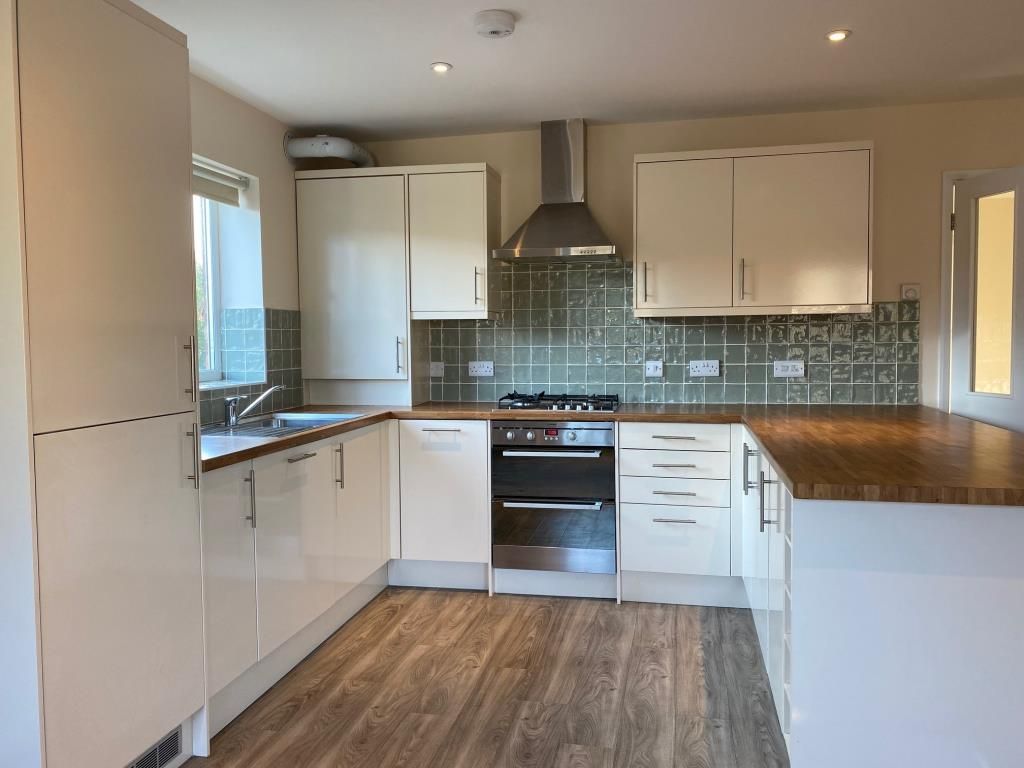 Property photo 3 of 8 Kitchen_Lge.Jpg