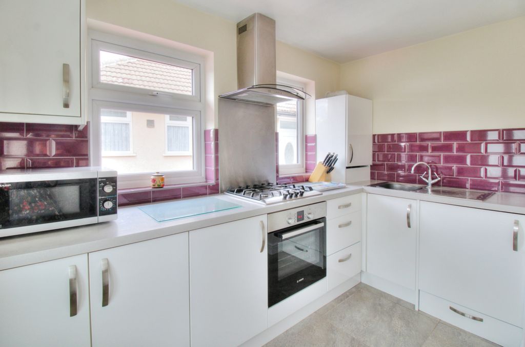 Property photo 2 of 19 Kitchen
